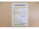 店頭にて、クルマの状態が一目で分かる検査証明書を公開中。トヨタ認定検査員が厳しく査定し、状態を点数と図解で表示しています。修復歴はもちろん、傷やヘコミの箇所や程度がご確認いただけます。