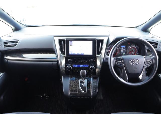 アルファード ２．５Ｓ　タイプゴールドＩＩ　衝突被害軽減ブレーキ　純正９インチＤＡナビ　バックカメラ　ＥＴＣ２．０　レーダークルーズ　オートハイビーム　車線逸脱警報　クリアランスソナー　両側電動ドア　ＡＣ１００Ｖ電源　パワーバックドア　３眼ＬＥＤライト　横滑防止装置（12枚目）