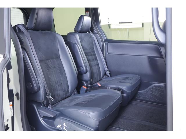 エスクァイア ハイブリッドGiプレミアムパッケジブラックテーラード 衝突被害軽減ブレーキ 純正9型ナビ 地デジTV バックカメラ 後席モニター ETC クルコン オートハイビーム 車線逸脱警報 クリアランスソナー シートヒーター ステアリングヒーター 前後ドラレコ(41枚目)