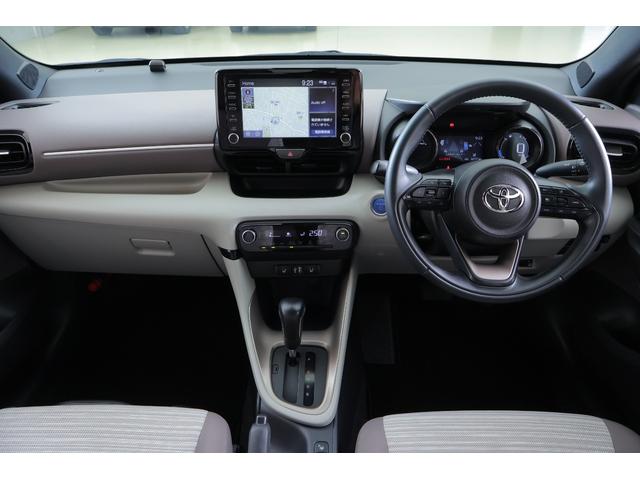 ヤリス ハイブリッドZ 衝突被害軽減ブレーキ 純正8インチDAナビ 全周囲カメラ スマートキー ETC2.0 レーダークルーズ オートハイビーム 車線逸脱警報 クリアランスソナー シートヒーター 前後ドラレコ LEDヘッドライト Bluetooth接続 ワンオーナー(12枚目)