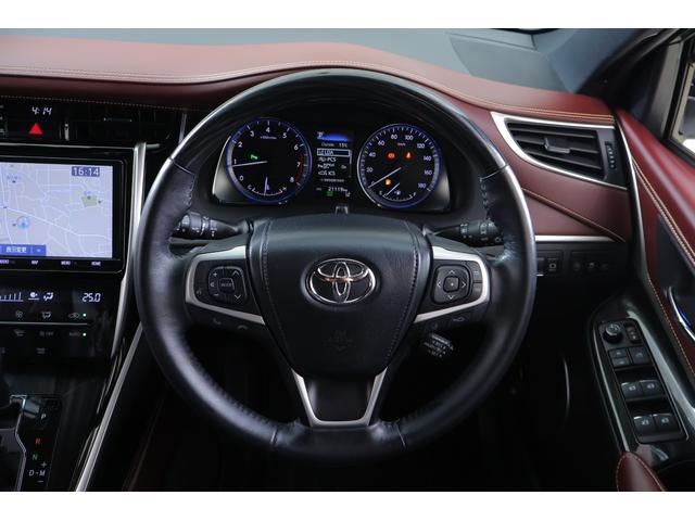 ハリアー プレミアム 衝突被害軽減ブレーキ ドラレコ 純正9インチナビ 地デジTV バックカメラ スマートキー ETC レーダークルーズ オートハイビーム 車線逸脱警報 クリアランスソナー パワーシート パワーバックドア LEDヘッドライト 横滑り防止装置 ワンオーナー(13枚目)