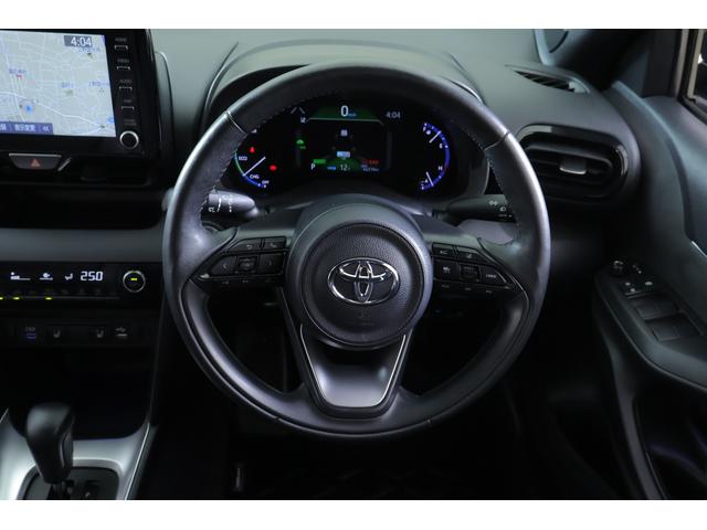 ヤリスクロス ハイブリッドＺ　衝突被害軽減ブレーキ　レーダークルーズ　８インチＤＡナビ　地デジＴＶ　バックカメラ　ＥＴＣ２．０　車線逸脱警報　オートハイビーム　クリアランスソナー　パワーシート　シートヒーター　ステアリングヒーター　ＡＣ１００Ｖ－１５００Ｗ　ワンオーナー（13枚目）