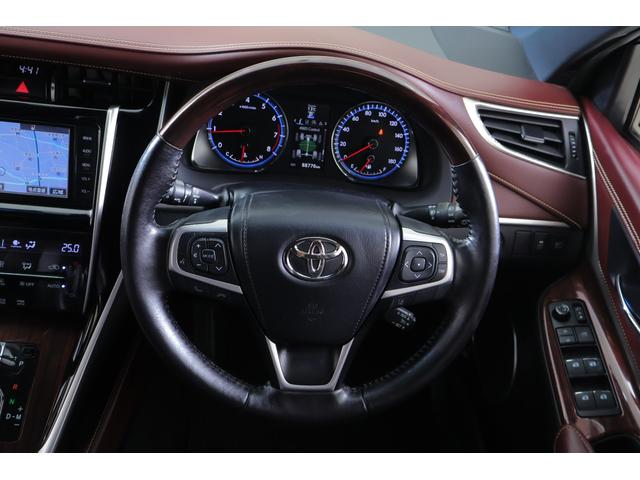 ハリアー プレミアム　４ＷＤ　純正ＳＤナビ　地デジＴＶ　バックカメラ　スマートキー　ＥＴＣ　オートハイビーム　車線逸脱警報　クルーズコントロール　パワーシート　パワーバックドア　Ｂｌｕｅｔｏｏｔｈ接続　ＬＥＤライト　前後ドラレコ　純正アルミ　横滑り防止装置　ワンオーナー（13枚目）