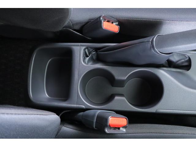 ヤリス Ｘ　衝突被害軽減ブレーキ　車線逸脱警報　クリアランスソナー　純正ディスプレイオーディオナビ　オートハイビーム　先行車発進告知機能　キーレス　Ｂｌｕｅｔｏｏｔｈ接続　純正ＤＶＤプレイヤー　電動格納ミラー　横滑り防止装置（28枚目）