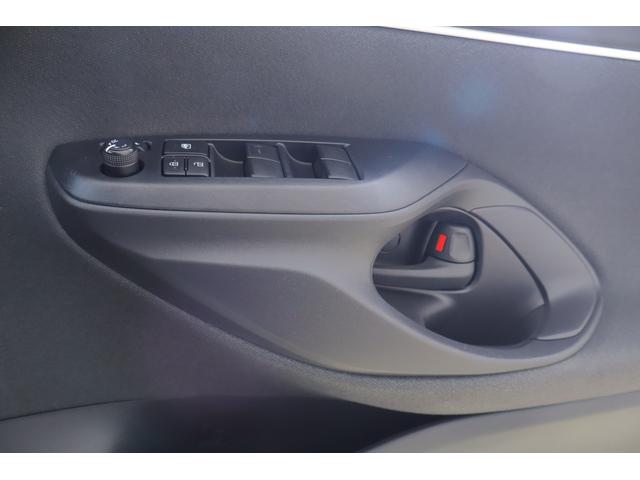 ヤリス Ｘ　衝突被害軽減ブレーキ　車線逸脱警報　クリアランスソナー　純正ディスプレイオーディオナビ　オートハイビーム　先行車発進告知機能　キーレス　Ｂｌｕｅｔｏｏｔｈ接続　純正ＤＶＤプレイヤー　電動格納ミラー　横滑り防止装置（29枚目）