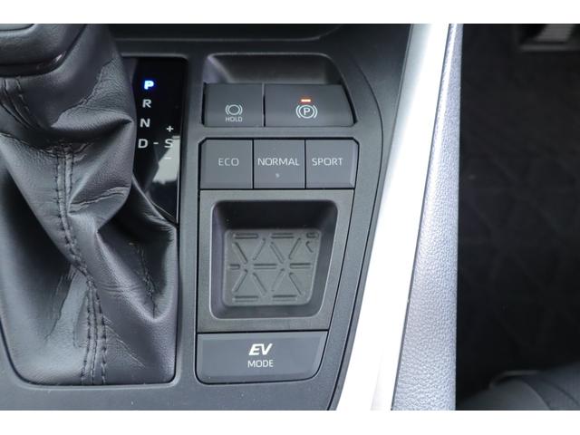 ＲＡＶ４ ハイブリッドＸ　衝突被害軽減ブレーキ　レーダークルーズ　純正ＳＤナビＴＶ　バックカメラ　スマートキー　車線逸脱警報　クリアランスソナー　オートハイビーム　先行車発進告知機能　Ｂｌｕｅｔｏｏｔｈ接続　ＬＥＤヘッドライト　横滑り防止装置（26枚目）