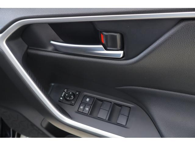 ＲＡＶ４ ハイブリッドＸ　衝突被害軽減ブレーキ　レーダークルーズ　純正ＳＤナビＴＶ　バックカメラ　スマートキー　車線逸脱警報　クリアランスソナー　オートハイビーム　先行車発進告知機能　Ｂｌｕｅｔｏｏｔｈ接続　ＬＥＤヘッドライト　横滑り防止装置（31枚目）
