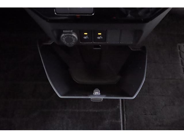 ルーミー カスタムＧ　４ＷＤ　衝突被害軽減ブレーキ　純正９インチＤＡ　地デジＴＶ　全周囲カメラ　スマートキー　ＥＴＣ２．０　レーダークルーズ　車線逸脱警報　オートハイビーム　コーナーセンサー　両側電動ドア　シートヒーター　Ｂｌｕｅｔｏｏｔｈ接続　ＬＥＤヘッドライト（30枚目）