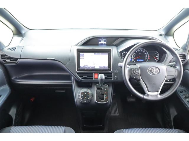 ヴォクシー ＺＳ　煌　純正９インチナビ　地デジＴＶ　バックカメラ　スマートキー　ＥＴＣ　両側電動スライドドア　Ｂｌｕｅｔｏｏｔｈ接続　アイドリングストップ　ＬＥＤヘッドライト　純正アルミ　横滑り防止装置（12枚目）