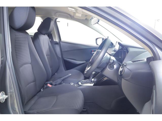 デミオ １３Ｓ　衝突被害軽減ブレーキ　純正マツダコネクトナビ　地デジＴＶ　バックカメラ　ＢＳＭ　スマートキー　ＥＴＣ　車線逸脱警報　オートハイビーム　クリアランスソナー　シートヒーター　Ｂｌｕｅｔｏｏｔｈ接続　ＬＥＤヘッドライト　横滑り防止装置（28枚目）