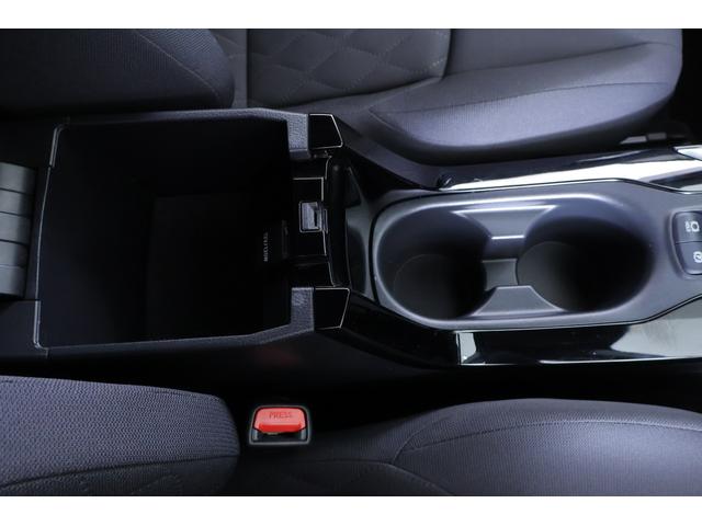 カローラクロス ハイブリッド S 衝突被害軽減ブレーキ 純正9インチDA 地デジTV バックカメラ スマートキー レーダークルーズ ETC 車線逸脱警報 クリアランスソナー オートハイビーム Bluetooth接続 LEDヘッドライト 横滑り防止装置 ワンオーナー(30枚目)