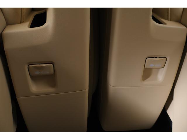 アルファードハイブリッド エグゼクティブラウンジ 4WD JBLプレミアムナビ地デジ 全周囲カメラ 12.1インチリアエンター 衝突被害軽減ブレーキ レーダークルーズ 車線逸脱警報 BSM デジタルミラー シートヒーター&クール ステアリングヒーター パワーバックドア 3眼LEDライト(50枚目)