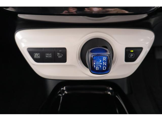 プリウス Ｓセーフティプラス　衝突被害軽減ブレーキ　レーダークルーズ　純正ＳＤナビＴＶ　バックカメラ　スマートキー　ＥＴＣ　オートハイビーム　車線逸脱警報　クリアランスソナー　ＬＥＤヘッドライト　Ｂｌｕｅｔｏｏｔｈ接続　横滑り防止装置　ワンオーナー（23枚目）