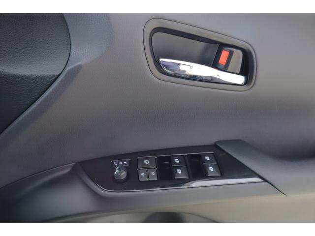 プリウス Ｓセーフティプラス　衝突被害軽減ブレーキ　レーダークルーズ　純正ＳＤナビＴＶ　バックカメラ　スマートキー　ＥＴＣ　オートハイビーム　車線逸脱警報　クリアランスソナー　ＬＥＤヘッドライト　Ｂｌｕｅｔｏｏｔｈ接続　横滑り防止装置　ワンオーナー（30枚目）