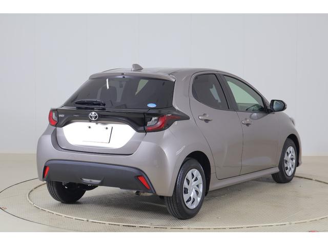 ヤリス Ｇ　衝突被害軽減ブレーキ　純正８インチＤＡナビ　バックカメラ　スマートキー　ＥＴＣ　レーダークルーズ　オートハイビーム　車線逸脱警報　クリアランスソナー　前後ドラレコ　シートヒーター　先行車発進告知機能　Ｂｌｕｅｔｏｏｔｈ接続　横滑り防止装置（43枚目）