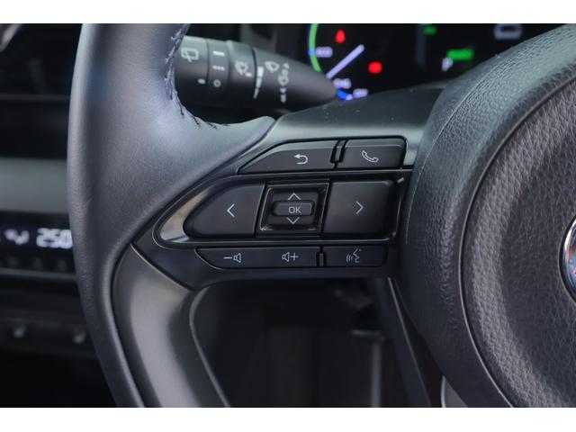 ヤリスクロス ハイブリッドＺ　衝突被害軽減ブレーキ　８インチＤＡ地デジＴＶ　バックカメラ　レーダークルーズ　車線逸脱警報　オートハイビーム　クリアランスソナー　ＥＴＣ２．０　パワーシート　シートヒーター　ステアリングヒーター　ＬＥＤヘッドライト　横滑り防止装置　ワンオーナー（22枚目）