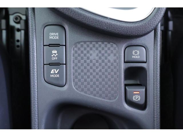 ヤリスクロス ハイブリッドＺ　衝突被害軽減ブレーキ　８インチＤＡ地デジＴＶ　バックカメラ　レーダークルーズ　車線逸脱警報　オートハイビーム　クリアランスソナー　ＥＴＣ２．０　パワーシート　シートヒーター　ステアリングヒーター　ＬＥＤヘッドライト　横滑り防止装置　ワンオーナー（28枚目）