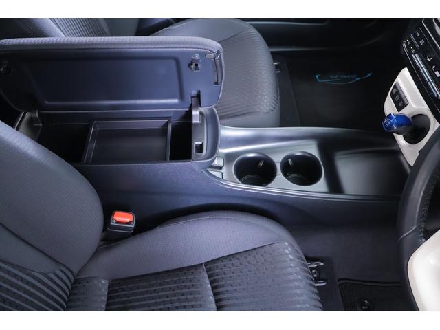 プリウス Ｓセーフティプラス　衝突被害軽減ブレーキ　レーダークルーズ　純正ＳＤナビ　地デジＴＶ　バックカメラ　スマートキー　ＥＴＣ２．０　オートハイビーム　車線逸脱警報　クリアランスソナー　Ｂｌｕｅｔｏｏｔｈ接続　ＬＥＤヘッドライト　横滑り防止装置（32枚目）