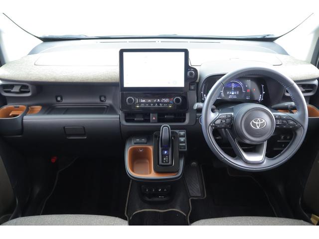 シエンタ ハイブリッドＺ　衝突被害軽減ブレーキ　１０．５インチＤＡナビ　地デジＴＶ　全周囲カメラ　ＢＳＭ　レーダークルーズ　前後ドラレコ　ＥＴＣ　車線逸脱警報　クリアランスソナー　両側電動ドア　シートヒーター　ステアリングヒーター　ＡＣ１００Ｖ－１５００Ｗ　ワンオーナー（12枚目）