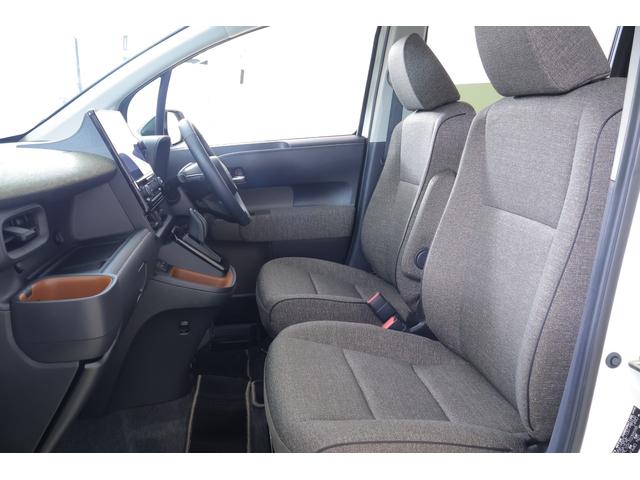 シエンタ ハイブリッドＺ　衝突被害軽減ブレーキ　１０．５インチＤＡナビ　地デジＴＶ　全周囲カメラ　ＢＳＭ　レーダークルーズ　前後ドラレコ　ＥＴＣ　車線逸脱警報　クリアランスソナー　両側電動ドア　シートヒーター　ステアリングヒーター　ＡＣ１００Ｖ－１５００Ｗ　ワンオーナー（45枚目）