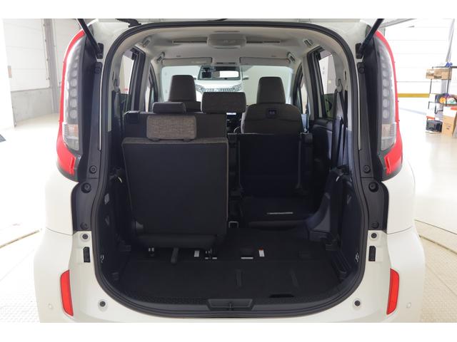 シエンタ ハイブリッドＺ　衝突被害軽減ブレーキ　１０．５インチＤＡナビ　地デジＴＶ　全周囲カメラ　ＢＳＭ　レーダークルーズ　前後ドラレコ　ＥＴＣ　車線逸脱警報　クリアランスソナー　両側電動ドア　シートヒーター　ステアリングヒーター　ＡＣ１００Ｖ－１５００Ｗ　ワンオーナー（52枚目）