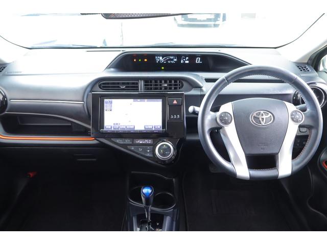 アクア Ｘ－アーバン　ソリッド　衝突被害軽減ブレーキ　純正９型ナビ　ひょう害　地デジＴＶ　バックカメラ　スマートキー　オートハイビーム　車線逸脱警報　シートヒーター　前後ドラレコ　Ｂｌｕｅｔｏｏｔｈ接続　ＬＥＤヘッドライト　純正アルミ　横滑り防止装置　ワンオーナー（12枚目）