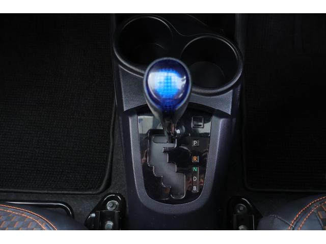 アクア Ｘ－アーバン　ソリッド　衝突被害軽減ブレーキ　純正９型ナビ　ひょう害　地デジＴＶ　バックカメラ　スマートキー　オートハイビーム　車線逸脱警報　シートヒーター　前後ドラレコ　Ｂｌｕｅｔｏｏｔｈ接続　ＬＥＤヘッドライト　純正アルミ　横滑り防止装置　ワンオーナー（21枚目）