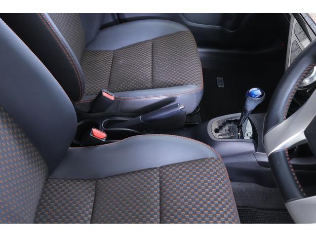 アクア Ｘ－アーバン　ソリッド　衝突被害軽減ブレーキ　純正９型ナビ　ひょう害　地デジＴＶ　バックカメラ　スマートキー　オートハイビーム　車線逸脱警報　シートヒーター　前後ドラレコ　Ｂｌｕｅｔｏｏｔｈ接続　ＬＥＤヘッドライト　純正アルミ　横滑り防止装置　ワンオーナー（27枚目）