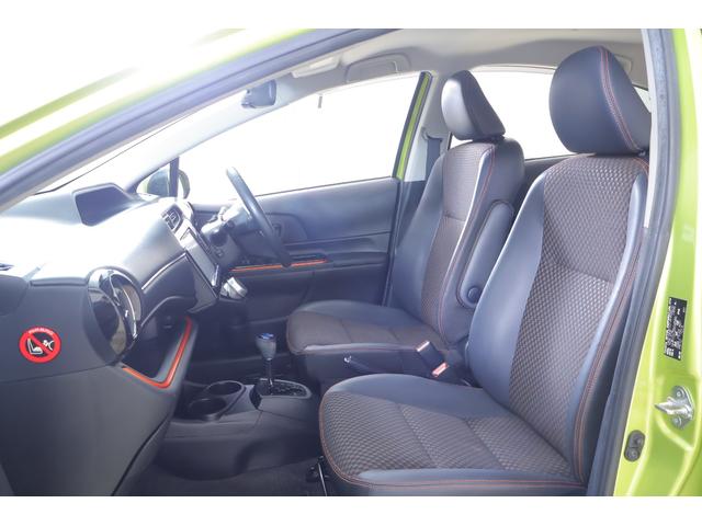 アクア Ｘ－アーバン　ソリッド　衝突被害軽減ブレーキ　純正９型ナビ　ひょう害　地デジＴＶ　バックカメラ　スマートキー　オートハイビーム　車線逸脱警報　シートヒーター　前後ドラレコ　Ｂｌｕｅｔｏｏｔｈ接続　ＬＥＤヘッドライト　純正アルミ　横滑り防止装置　ワンオーナー（30枚目）