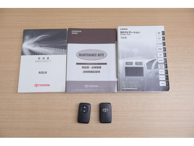 アクア Ｘ－アーバン　ソリッド　衝突被害軽減ブレーキ　純正９型ナビ　ひょう害　地デジＴＶ　バックカメラ　スマートキー　オートハイビーム　車線逸脱警報　シートヒーター　前後ドラレコ　Ｂｌｕｅｔｏｏｔｈ接続　ＬＥＤヘッドライト　純正アルミ　横滑り防止装置　ワンオーナー（41枚目）
