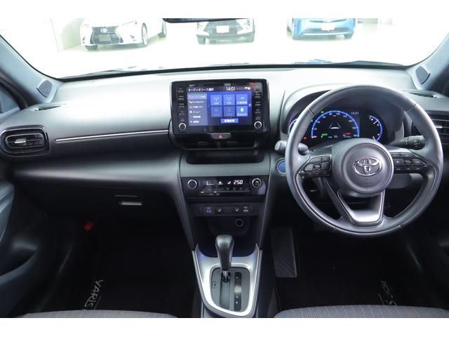 ヤリスクロス ハイブリッドZ 衝突被害軽減ブレーキ 8インチDA地デジTV バックカメラ レーダークルーズ 車線逸脱警報 オートハイビーム クリアランスソナー ETC ドラレコ パワーシート シートヒーター ステアリングヒーター LEDヘッドライト 横滑防止装置 ワンオーナー(12枚目)