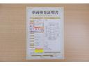 店頭にて、クルマの状態が一目で分かる検査証明書を公開中。トヨタ認定検査員が厳しく査定し、状態を点数と図解で表示しています。修復歴はもちろん、傷やヘコミの箇所や程度がご確認いただけます。