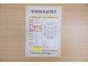 店頭にて、クルマの状態が一目で分かる検査証明書を公開中。トヨタ認定検査員が厳しく査定し、状態を点数と図解で表示しています。修復歴はもちろん、傷やヘコミの箇所や程度がご確認いただけます。
