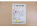 店頭にて、クルマの状態が一目で分かる検査証明書を公開中。トヨタ認定検査員が厳しく査定し、状態を点数と図解で表示しています。修復歴はもちろん、傷やヘコミの箇所や程度がご確認いただけます。