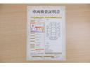 店頭にて、クルマの状態が一目で分かる検査証明書を公開中。トヨタ認定検査員が厳しく査定し、状態を点数と図解で表示しています。修復歴はもちろん、傷やヘコミの箇所や程度がご確認いただけます。
