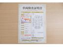 店頭にて、クルマの状態が一目で分かる検査証明書を公開中。トヨタ認定検査員が厳しく査定し、状態を点数と図解で表示しています。修復歴はもちろん、傷やヘコミの箇所や程度がご確認いただけます。