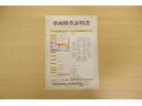 店頭にて、クルマの状態が一目で分かる検査証明書を公開中。トヨタ認定検査員が厳しく査定し、状態を点数と図解で表示しています。修復歴はもちろん、傷やヘコミの箇所や程度がご確認いただけます。