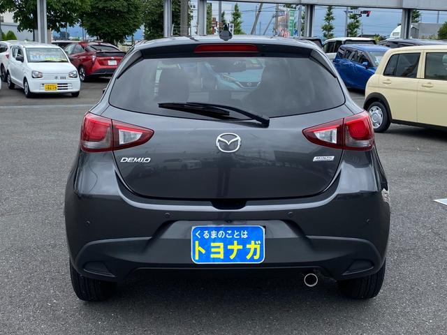 デミオ １５Ｓミストマルーン　ヒョウ凹みあり　運転席助手席シートヒーター　ＬＥＤヘッドライト　ステアリングスイッチ　クリアランスソナー　アラウンドビューモニター　フロアマット　衝突軽減ブレーキ（5枚目）