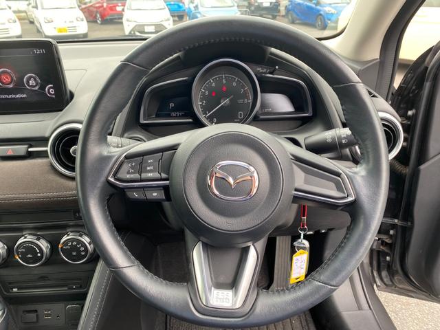 デミオ １５Ｓミストマルーン　ヒョウ凹みあり　運転席助手席シートヒーター　ＬＥＤヘッドライト　ステアリングスイッチ　クリアランスソナー　アラウンドビューモニター　フロアマット　衝突軽減ブレーキ（12枚目）