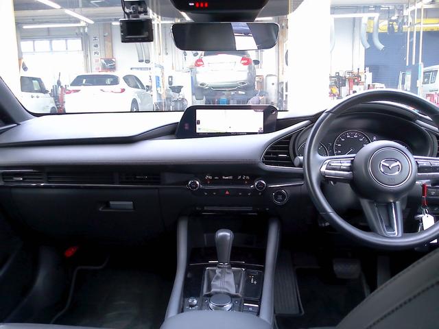 ＭＡＺＤＡ３ファストバック ＸＤ　Ｌパッケージ　被害軽減ブレーキ／８，８インチ純正ナビ／フルセグＴＶ／Ｂｌｕｅｔｏｏｔｈ対応／３６０度ビューモニター／レーダークルーズコントロール／ＨＵＤ／黒革シート／シートヒーター／ステアリングヒーター／ＬＥＤ（14枚目）