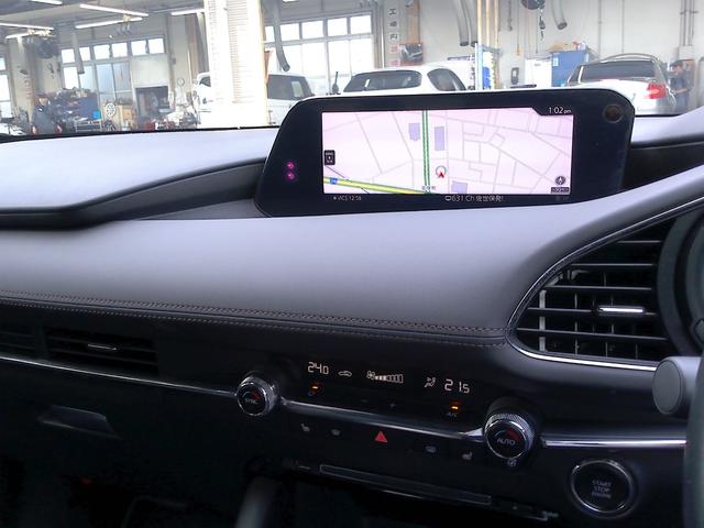 ＭＡＺＤＡ３ファストバック ＸＤ　Ｌパッケージ　被害軽減ブレーキ／８，８インチ純正ナビ／フルセグＴＶ／Ｂｌｕｅｔｏｏｔｈ対応／３６０度ビューモニター／レーダークルーズコントロール／ＨＵＤ／黒革シート／シートヒーター／ステアリングヒーター／ＬＥＤ（15枚目）