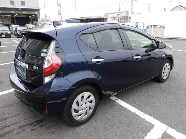 アクア Sスタイルブラック 純正SDナビ ワンセグ バックカメラ プッシュスタートシステム LEDヘッドライト LEDフォグ トヨタセーフティセンス ステアリングスイッチ フロアマット サイドバイザー(9枚目)