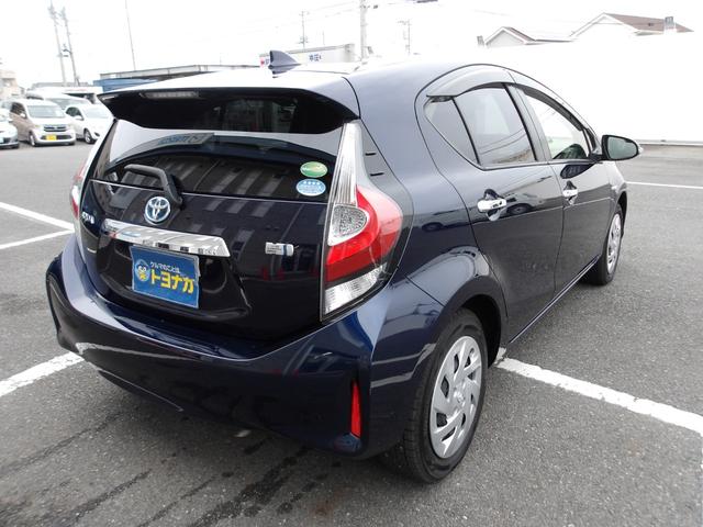 アクア Sスタイルブラック 純正SDナビ ワンセグ バックカメラ プッシュスタートシステム LEDヘッドライト LEDフォグ トヨタセーフティセンス ステアリングスイッチ フロアマット サイドバイザー(10枚目)