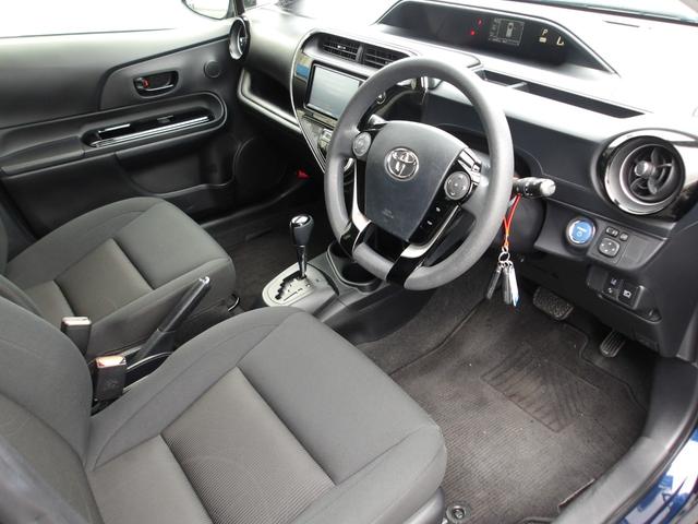 アクア Sスタイルブラック 純正SDナビ ワンセグ バックカメラ プッシュスタートシステム LEDヘッドライト LEDフォグ トヨタセーフティセンス ステアリングスイッチ フロアマット サイドバイザー(15枚目)