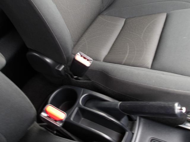 アクア Sスタイルブラック 純正SDナビ ワンセグ バックカメラ プッシュスタートシステム LEDヘッドライト LEDフォグ トヨタセーフティセンス ステアリングスイッチ フロアマット サイドバイザー(23枚目)