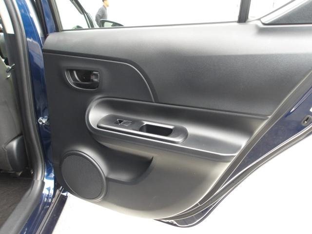 アクア Sスタイルブラック 純正SDナビ ワンセグ バックカメラ プッシュスタートシステム LEDヘッドライト LEDフォグ トヨタセーフティセンス ステアリングスイッチ フロアマット サイドバイザー(33枚目)