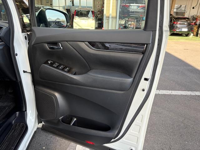 アルファード ２．５Ｓ　タイプゴールド　メーカーナビゲーション　バックカメラ　両側パワースライドドア　ＬＥＤヘッドライト　ステアリングスイッチ　フリップダウンモニター　トヨタセーフティセンス　クルーズコントロール（11枚目）