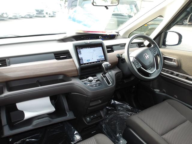 フリード Ｇ　９インチナビ　バックカメラ　ＥＴＣ　両側パワースライドドア（4枚目）