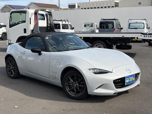 ロードスター Ｓスペシャルパッケージ　６速マニュアル車　ＳＤナビゲーション　ステアリングスイッチ　ＬＥＤヘッドライト　ＥＴＣ　キーフリー　オートライト　運転席助手席シートヒーター　小へこみあり　フルセグＴＶ（3枚目）