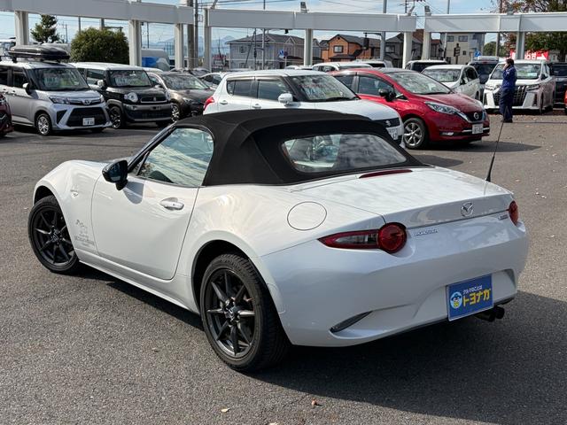 ロードスター Ｓスペシャルパッケージ　６速マニュアル車　ＳＤナビゲーション　ステアリングスイッチ　ＬＥＤヘッドライト　ＥＴＣ　キーフリー　オートライト　運転席助手席シートヒーター　小へこみあり　フルセグＴＶ（6枚目）